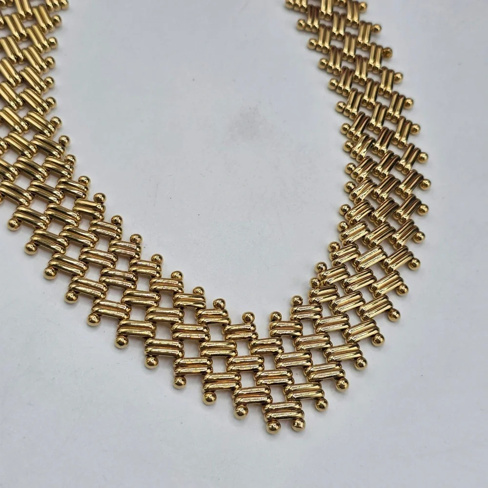 Napier Vintage Gold Tone Woven Lattice V-Shape Collar Statement Necklace‎ 16in